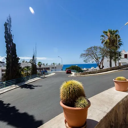 Puerto Rico Corner *